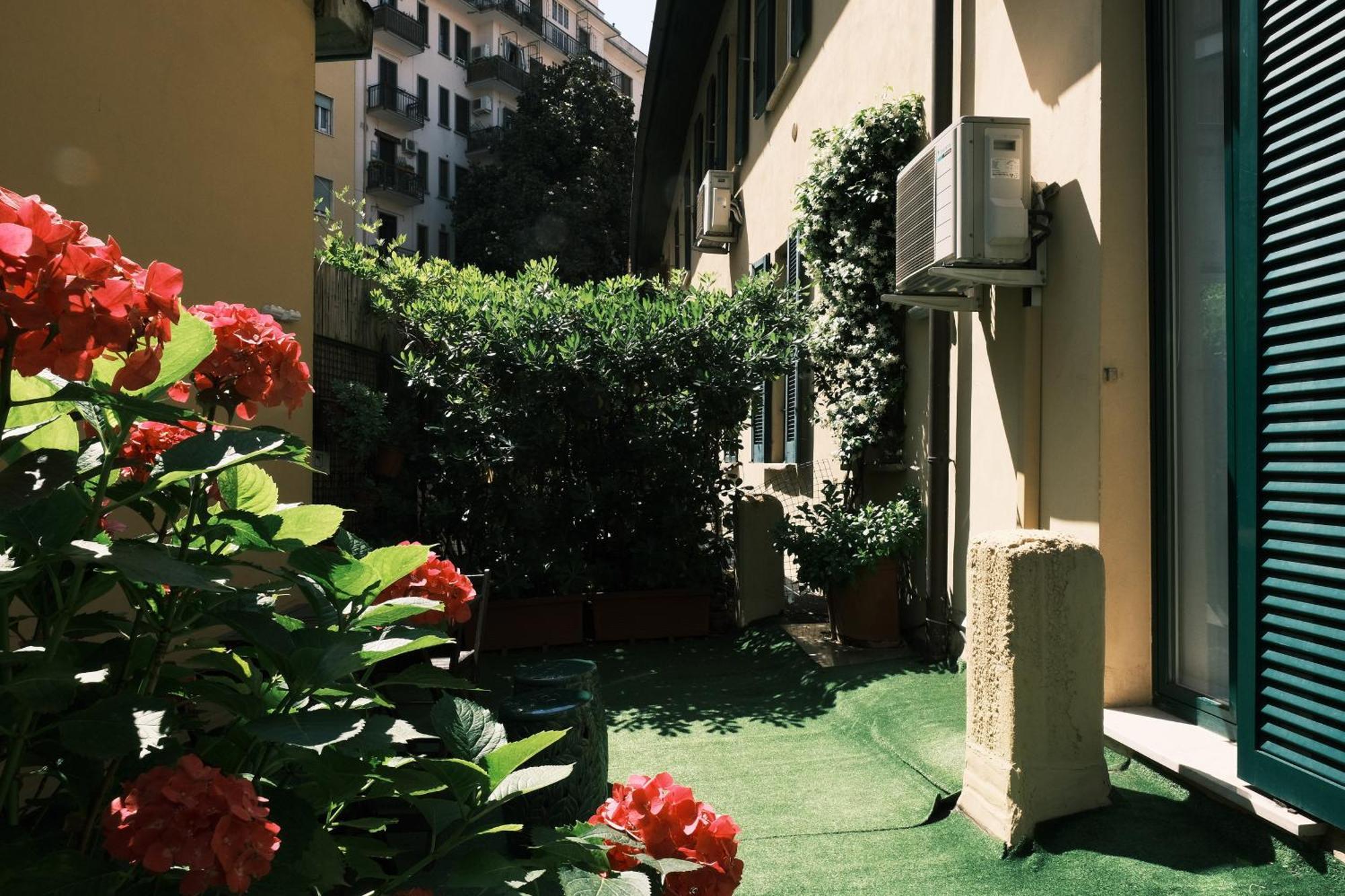 Comecasa Flowery Terraced Apartment Milan Exterior photo